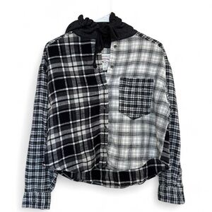 AE Cropped Hooded Flannel Shirt Black White Gray Plaid